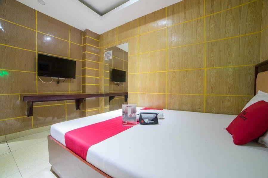 Reddoorz At Winter Hotel Araneta Кесон-Сіті Екстер'єр фото